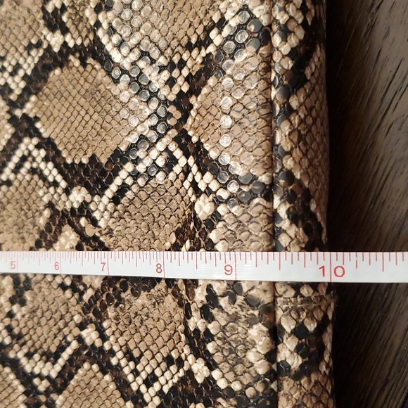STEVE MADDEN faux reptile skin bag. - Picture 7 of 7